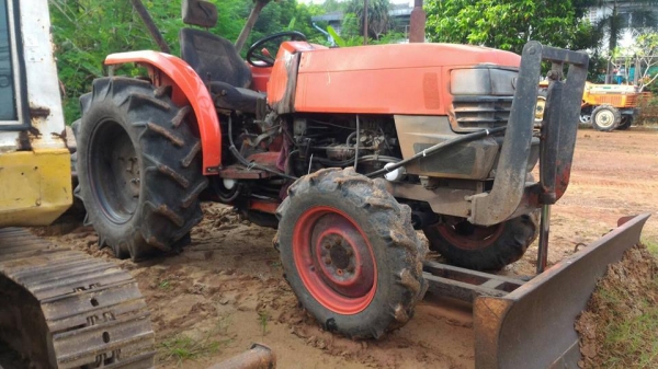สามย่านแทรคเตอร์  ขายรถไถ KUBOTA L4508 พร้อมดันหน้า โรตารี่ เครื่องดี   มีรถขนส่งบริการ ร้านสามย่านแทรคเตอร์ อ.แกลง จ.ระยอง 0897489639,0818618678,0899347475 id line=0897489639i id line=0818618678 id line=0899347475