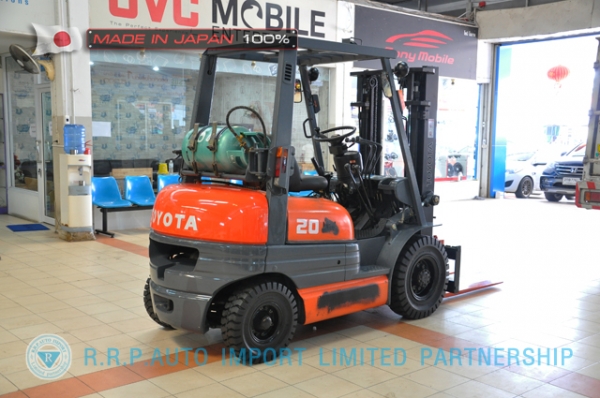 ขายรถโฟล์คลิฟท์มือสอง TOYOTA รุ่น 6FG20-11901 นำเข้าจากประเทศญี่ปุ่น 100\% ไม่เคยใช้งานในไทย