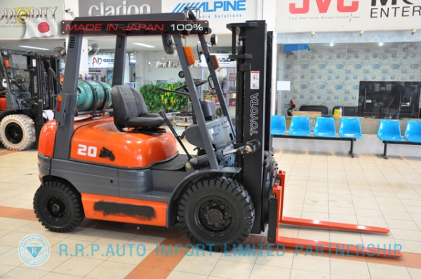 ขายรถโฟล์คลิฟท์มือสอง TOYOTA รุ่น 6FG20-11901 นำเข้าจากประเทศญี่ปุ่น 100\% ไม่เคยใช้งานในไทย