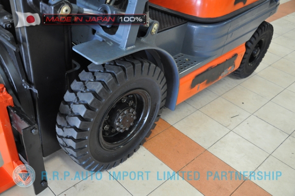 ขายรถโฟล์คลิฟท์มือสอง TOYOTA รุ่น 6FG20-11901 นำเข้าจากประเทศญี่ปุ่น 100\% ไม่เคยใช้งานในไทย