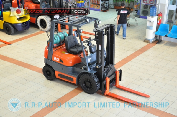 ขายรถโฟล์คลิฟท์มือสอง TOYOTA รุ่น 6FG20-11901 นำเข้าจากประเทศญี่ปุ่น 100\% ไม่เคยใช้งานในไทย