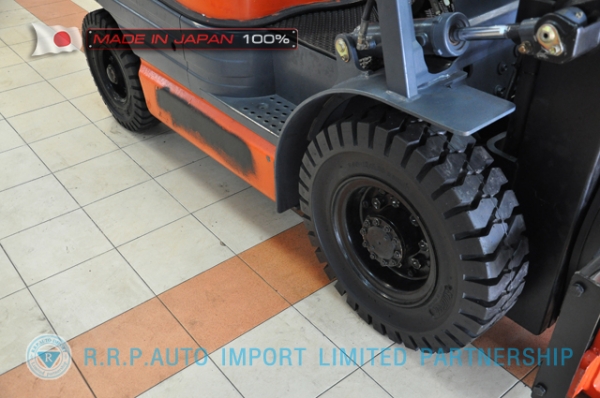 ขายรถโฟล์คลิฟท์มือสอง TOYOTA รุ่น 6FG20-11901 นำเข้าจากประเทศญี่ปุ่น 100\% ไม่เคยใช้งานในไทย