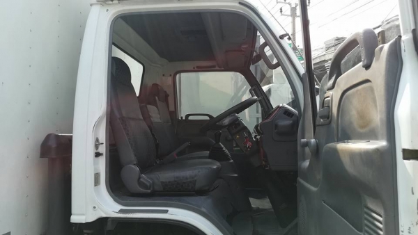 ขาย ISUZU NQR75RY52E ตู้แห้ง10บาน ปี 2549 ยาว 5.50ม.เครื่อง 175 แรงม้า คอมมอลเรล ยาง 8.25 เครื่องดีค