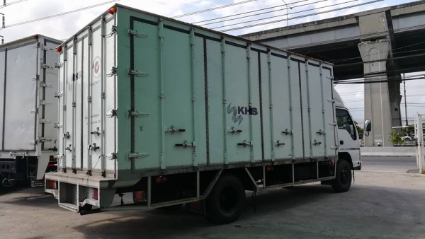 ขาย ISUZU NQR75RY52E ตู้แห้ง10บาน ปี 2549 ยาว 5.50ม.เครื่อง 175 แรงม้า คอมมอลเรล ยาง 8.25 เครื่องดีค
