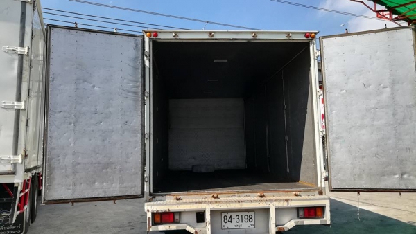 ขาย ISUZU NQR75RY52E ตู้แห้ง10บาน ปี 2549 ยาว 5.50ม.เครื่อง 175 แรงม้า คอมมอลเรล ยาง 8.25 เครื่องดีค