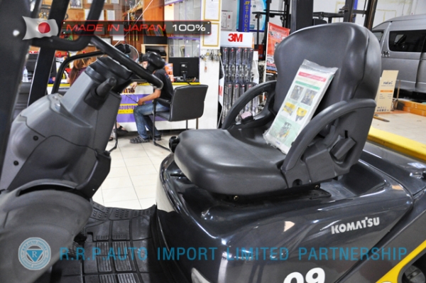 ขายรถโฟล์คลิฟท์มือสอง KOMATSU รุ่น FG09T-20-672585 นำเข้าจากประเทศญี่ปุ่น 100\% ไม่เคยใช้งานในไทย