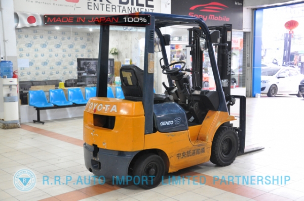 ขายรถโฟล์คลิฟท์มือสอง TOYOTA รุ่น 7FD15-14350 นำเข้าจากประเทศญี่ปุ่น 100\% ไม่เคยใช้งานในไทย