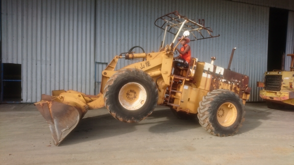 ขายรถตักล้อยาง KOMATSU 515 (สภาพดี) ขายรถตักล้อยาง KOMATSU 515 (สภาพดี)