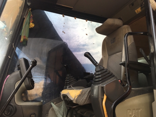 ขายถูก รถแบคโฮ CAT 320D  สภาพเดิมโซ่หนาไฟฟ้าเต็ม เอกสารอินวอยถ้าท่านไดสนใจติดต่อทางไลน์ได้นะครับผมอยยู่ต่างประเทศพรุ่งนี้กลับวันเสาคับ