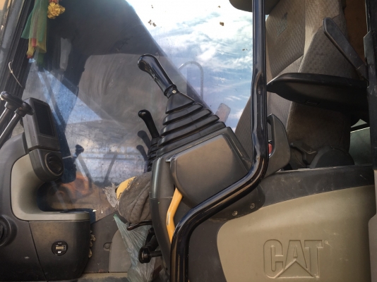 ขายถูก รถแบคโฮ CAT 320D  สภาพเดิมโซ่หนาไฟฟ้าเต็ม เอกสารอินวอยถ้าท่านไดสนใจติดต่อทางไลน์ได้นะครับผมอยยู่ต่างประเทศพรุ่งนี้กลับวันเสาคับ