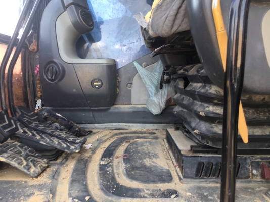 ขายถูก รถแบคโฮ CAT 320D  สภาพเดิมโซ่หนาไฟฟ้าเต็ม เอกสารอินวอยถ้าท่านไดสนใจติดต่อทางไลน์ได้นะครับผมอยยู่ต่างประเทศพรุ่งนี้กลับวันเสาคับ