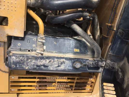 ขายถูก รถแบคโฮ CAT 320D  สภาพเดิมโซ่หนาไฟฟ้าเต็ม เอกสารอินวอยถ้าท่านไดสนใจติดต่อทางไลน์ได้นะครับผมอยยู่ต่างประเทศพรุ่งนี้กลับวันเสาคับ