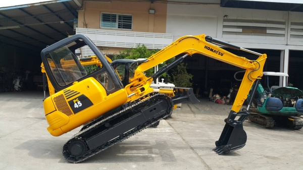 ขายรถขุด KOMATSU รุ่น PC45-1- มือสองญี่ปุ่น แทรกเหล็ก พร้อมหัวเก๋ง มีไล์กระแทก  สลักบูท เอวแน่น 100\% ปั้มนิ้ว ทำงานไว ติดตั้งแอร์ เรียบร้อยแล้ว  มือถือ/LINE ID : 0818753444
