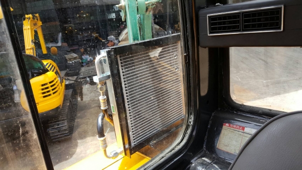 ขายรถขุด KOMATSU รุ่น PC45-1- มือสองญี่ปุ่น แทรกเหล็ก พร้อมหัวเก๋ง มีไล์กระแทก  สลักบูท เอวแน่น 100\% ปั้มนิ้ว ทำงานไว ติดตั้งแอร์ เรียบร้อยแล้ว  มือถือ/LINE ID : 0818753444