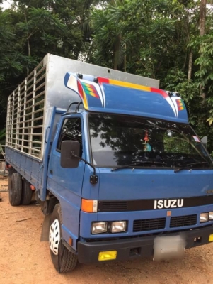 ISUZU NPR115แรงม้า ห้างแท้ คัทซีสวย เครื่องดี ยาว5.5 ม. เฟืองท้าย145 แอร์พร้อม ยางดี ทะเบียนพร้อมโอน ราคาต่อรองได้ สนใจติดต่อ 0872976734
