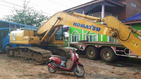 ขายรถขุดแบ็คโคKOMATSU PC200-7ทำงาน9669ชม. ช่วงล่างดี เอกสารครบ เอวแน่นพร้อมลงงาน