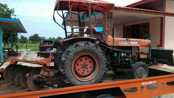 รถไถนารุ่นL2000พร้อมใบมีดและผาน