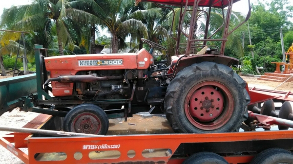 รถไถนารุ่นL2000พร้อมใบมีดและผาน รถไถนารุ่นL2000พร้อมใบมีดและผาน
