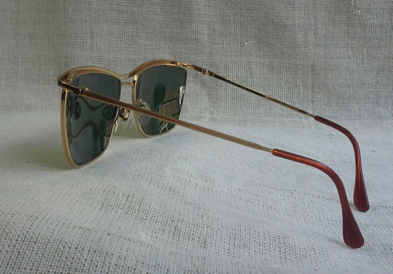 แว่นตาวินเทจโอลิมเปียน ยุค '80s งดงามอันดับหนึ่งของแผ่นดิน Vintage VOGUE handmade in Italy บิ๊กไซซ์! แว่นตาวินเทจโอลิมเปียน ยุค '80s งดงามอันดับหนึ่งของแผ่นดิน Vintage VOGUE handmade in Italy บิ๊กไซซ์!