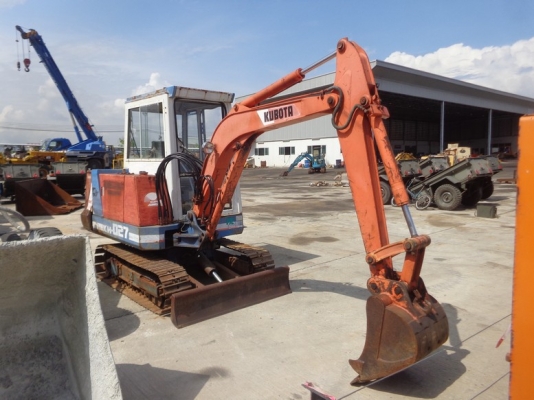 ขายรถขุด KUBOTA KH-027 เก่านอกแท้ เครื่องดี ระบบไว มีหัวเก๋ง พร้อมทำสีเช็คระบบ มีเอกสาร  ราคา 275,000-.฿ สนใจโทร:096-5411713 หรือ 092-5768909 (วัชรัตน์) ติดต่อได้ 24 ชั่วโมง ยินดีให้บริการ