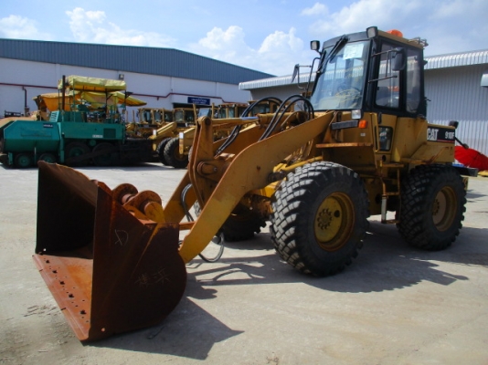 รถตักล้อยาง CAT  910F