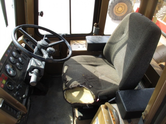 รถตักล้อยาง CAT 910F รถตักล้อยาง CAT 910F