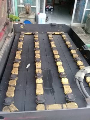 +++ ขายโฟล์คลิฟท์ไฟฟ้านั่งขับ  TOYOTA 5FB15  ขนาด  1.5  ตัน  เสา  3  เมตรครับ