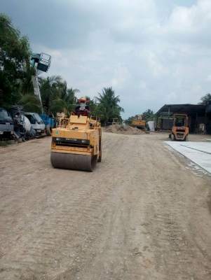 ขายรถบด หน้าเหล็ก หลังยาง  ยี่ห้อ  BOMAG  รุ่น BW 121 AC  เก่านอก ยังไม่เคยใช้งานในไทย ขายราคา 285,000 บาท สนใจ ติดต่อ 089-2619445