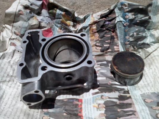 ขายเสื้อสูบ CBR 150 i ปี 59 เคยคว้านมาแล้วได้อาทิตย์กว่าๆ เจ้าของรถขับเร็วมากลูกสูบติด ตอนนี้ไซร์ 75 *ต้องเอาไปคว้านใหม่* สภาพสวย ไม่รอยบุบหรือแตก