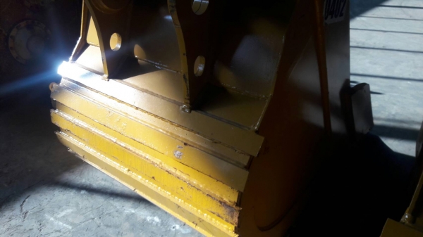 ขายบุ้งกี๋ รถขุดขนาด PC200 ของใหม่ ขายราคา 45,000 บาท ขายบุ้งกี๋ รถขุดขนาด PC200 ของใหม่ ขายราคา 45,000 บาท