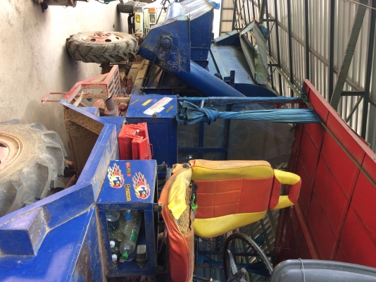 รถนวดข้าว ข้าวโพด 4WD เเจ่ม ๆๆๆๆ 350,000 ครับ