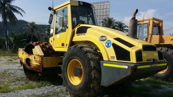 ขาย รถบดล้อหนามBomag ปี2006 ทำงาน 6000 ชั่วโม