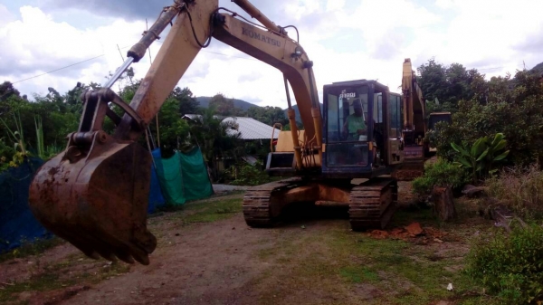 รถแบคโฮ KOMATSU  PC 100 รุ่น3