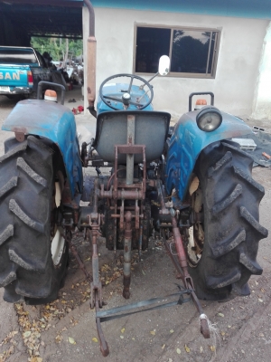 ลดราคาพร้อมใชฃ้ครับรถไถเล็ก อีซากิ 25 แรง รุ่น TS 2510 ลดราคา 40000 ตามสภาพ พร้อมใช้ตามสภาพ