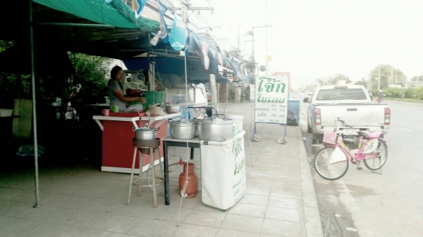 ขายโต๊ะขายกาแฟ หรือวางอย่างอื่นขาย กว้างประมาณ 80x120x90 ซ.ม. ไม่รวมปีกด้านข้าง มีลิ้นชักสองอัน ใต้โต๊ะเก็บของได้ มีหูช้างล็อคกุญแจได้ * มีขาป้ายด้วย ติดกับตัวเคาน์เตอร์ตั้งขึ้นไปข้างบน * ขายโต๊ะขายกาแฟ หรือวางอย่างอื่นขาย กว้างประมาณ 80x120x90 ซ.ม. ไม่รวมปีกด้านข้าง มีลิ้นชักสองอัน ใต้โต๊ะเก็บของได้ มีหูช้างล็อคกุญแจได้ * มีขาป้ายด้วย ติดกับตัวเคาน์เตอร์ตั้งขึ้นไปข้างบน *