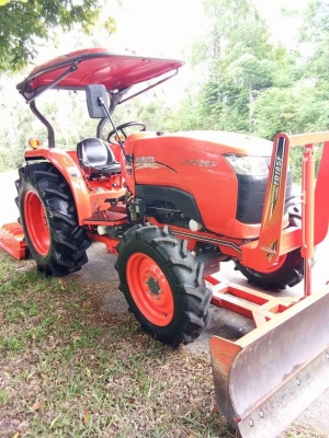 รถไถคูโบต้า  L4708SP  (4wd)   รถสวย เกรดเอแน่นอน  สีเดิมๆ100\%  เลขไมล์เพียงแค่ 95 ชั่วโมง   เจ้าของเดิมใช้งานน้อยมากๆค่ะ   สภาพนางงาม. สวยสุดๆเหมือนๆได้รถใหม่เลยค่ะ