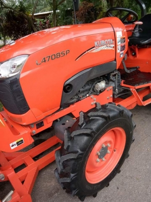 รถไถคูโบต้า  L4708SP  (4wd)   รถสวย เกรดเอแน่นอน  สีเดิมๆ100\%  เลขไมล์เพียงแค่ 95 ชั่วโมง   เจ้าของเดิมใช้งานน้อยมากๆค่ะ   สภาพนางงาม. สวยสุดๆเหมือนๆได้รถใหม่เลยค่ะ