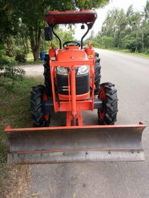 รถไถคูโบต้า  L4708SP  (4wd)   รถสวย เกรดเอแน่นอน  สีเดิมๆ100\%  เลขไมล์เพียงแค่ 95 ชั่วโมง   เจ้าของเดิมใช้งานน้อยมากๆค่ะ   สภาพนางงาม. สวยสุดๆเหมือนๆได้รถใหม่เลยค่ะ