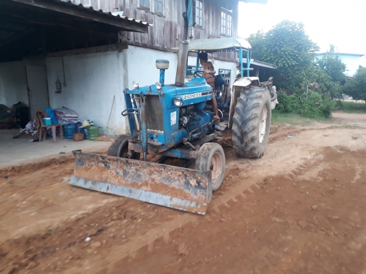 ขายด่วนรถไถ FROD 6600เสื้อลาย สภาพพร้อมใช้งาน เครื่องดี ยางพร้อมใช้งาน เอกสารเล่มทะเบียน สนใจสอบถาม 093-0764943