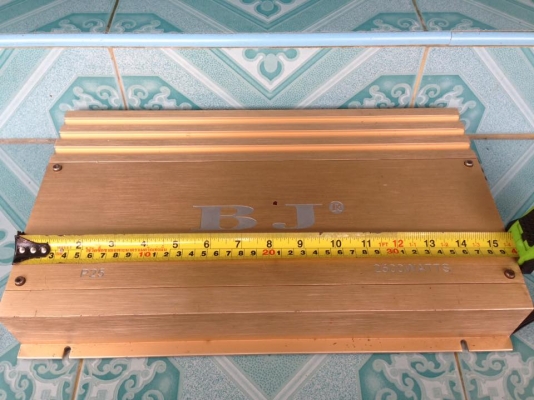 แอมป์คลาสดี BJ 2500W มือสองสภาพดี ใช้งานปกติ เบสแน่นจุอก ขับ10&quot;-12&quot;หล่อว้อยไม่เกิน3.5&quot;ได้ ขาย 2650 บาท สนใจ0892425454 อยู่สระบุรีส่งได้