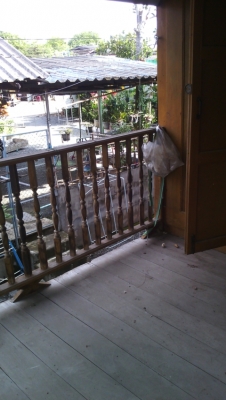 แผงราวระเบียงชานบ้าน