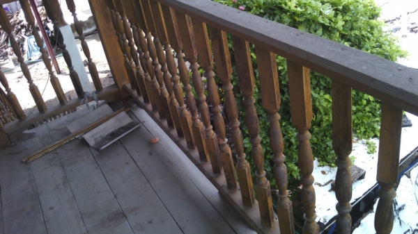 แผงราวระเบียงชานบ้าน