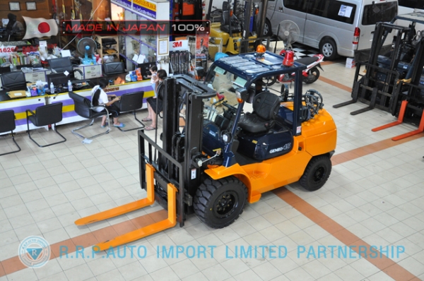 ขายรถโฟล์คลิฟท์มือสอง TOYOTA รุ่น 7FG45-50692 นำเข้าจากประเทศญี่ปุ่น 100\% ไม่เคยใช้งานในไทย