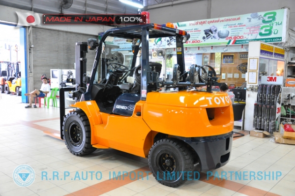 ขายรถโฟล์คลิฟท์มือสอง TOYOTA รุ่น 7FG45-50692 นำเข้าจากประเทศญี่ปุ่น 100\% ไม่เคยใช้งานในไทย