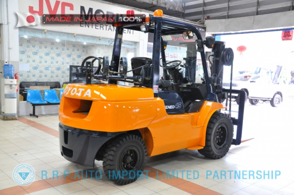 ขายรถโฟล์คลิฟท์มือสอง TOYOTA รุ่น 7FG45-50692 นำเข้าจากประเทศญี่ปุ่น 100\% ไม่เคยใช้งานในไทย