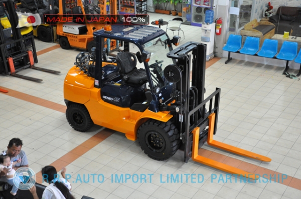 ขายรถโฟล์คลิฟท์มือสอง TOYOTA รุ่น 7FG45-50692 นำเข้าจากประเทศญี่ปุ่น 100\% ไม่เคยใช้งานในไทย