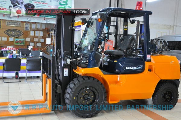 ขายรถโฟล์คลิฟท์มือสอง TOYOTA รุ่น 7FG45-50692 นำเข้าจากประเทศญี่ปุ่น 100\% ไม่เคยใช้งานในไทย