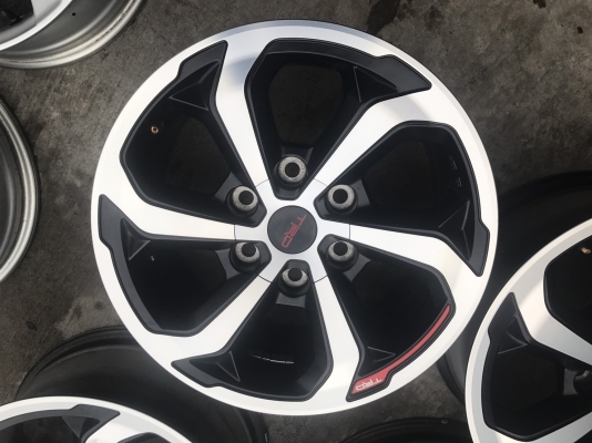 ล้อแม็กป้ายแดง TOYOTA REVO TRD ขอบ 17 ล้อแม็กป้ายแดง TOYOTA REVO TRD ขอบ 17