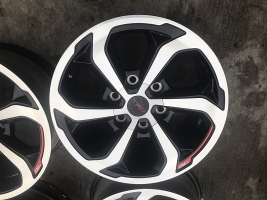 ล้อแม็กป้ายแดง TOYOTA REVO TRD ขอบ 17 ล้อแม็กป้ายแดง TOYOTA REVO TRD ขอบ 17