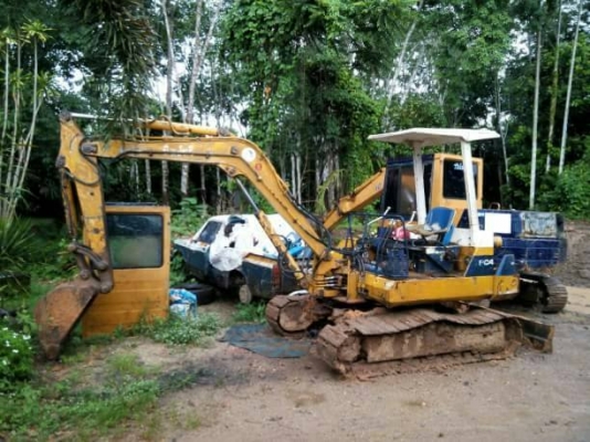 ขาย KOMATSU PC 40-6 ตัวเดินรุ่น 1 รถตรัง ราคา 250,000 ขาย KOMATSU PC 40-6 ตัวเดินรุ่น 1 รถตรัง ราคา 250,000